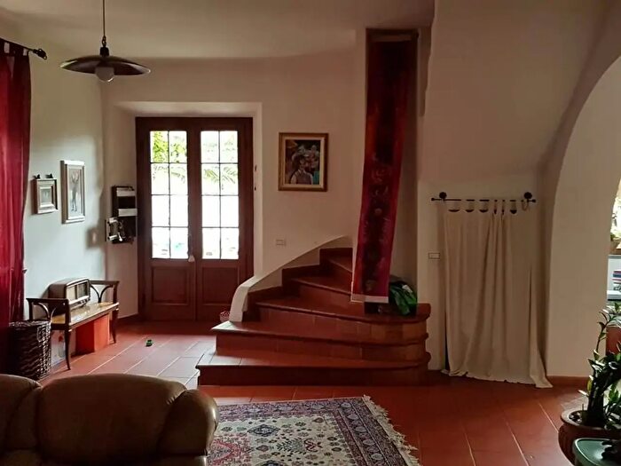 Casa con 7 locali in vendita in Massarosa
