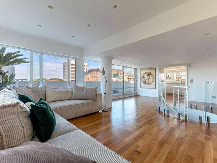 Appartamento con 5 locali in affitto in via Umberto Tupini, Eur, Roma