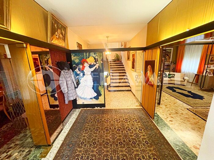 Casa con 9 locali in vendita in Maniago