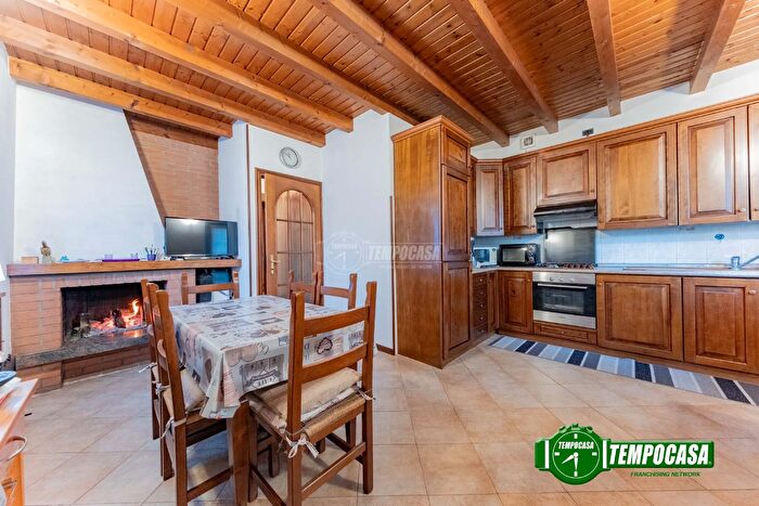 Appartamento trilocale in vendita in Via G Donizetti, Carate Brianza