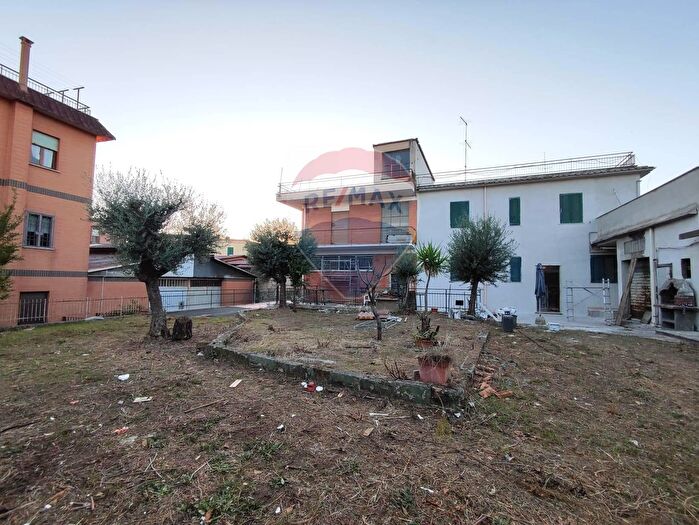 Appartamento quadrilocale in vendita in Via Alenda, Roma