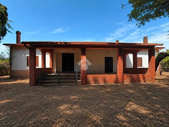 Casa con 6 locali in vendita in Vocabolo Campotonno, Orte