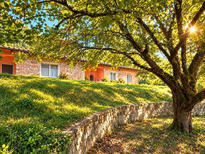 Casa con 5 locali in vendita in Via Europa, Londa