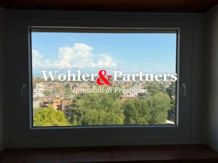 Appartamento con 8 locali in affitto in Via Giuseppe Vaccari, Roma