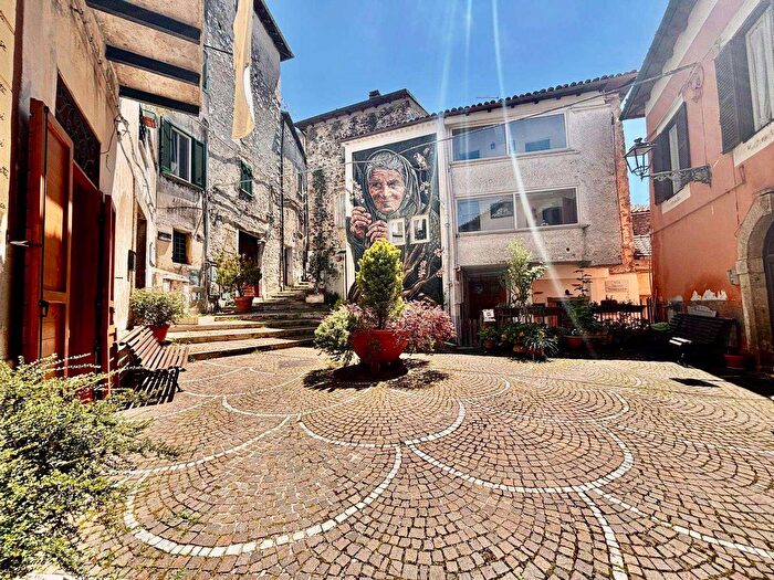 Casa con 6 locali in vendita in Via Umberto I, Fiuggi