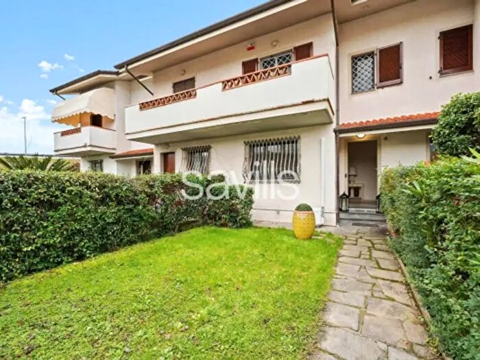 Appartamento con 6 locali in vendita in Via Settemb, Forte Dei Marmi