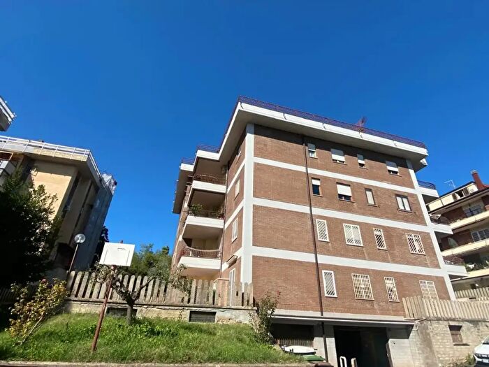Appartamento con 5 locali in vendita in Via San Martino, Monterotondo