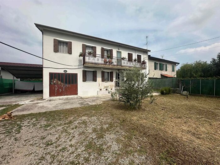 Casa con 7 locali in vendita in Via Campagna Bassa Montegrotto Terme, Montegrotto Terme