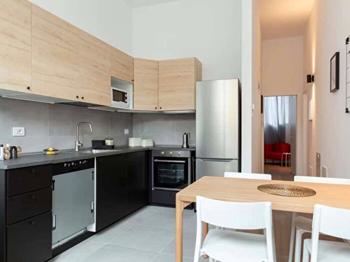 Appartamento trilocale in affitto in Via Vespri Siciliani, Giambellino, Milano