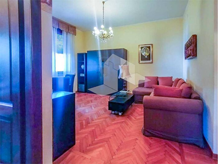 Appartamento con 6 locali in affitto in Centro Storico, Reggio Emilia