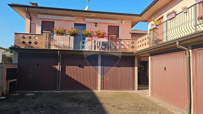 Appartamento trilocale in vendita in Sannazzaro De Burgondi