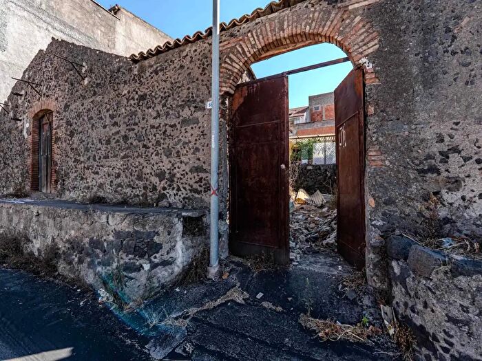 Casa quadrilocale in vendita in Via II Retta di Ponente, Belpasso
