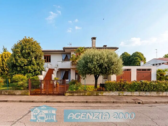 Casa trilocale in vendita in Via Giuseppe Suman, Arre