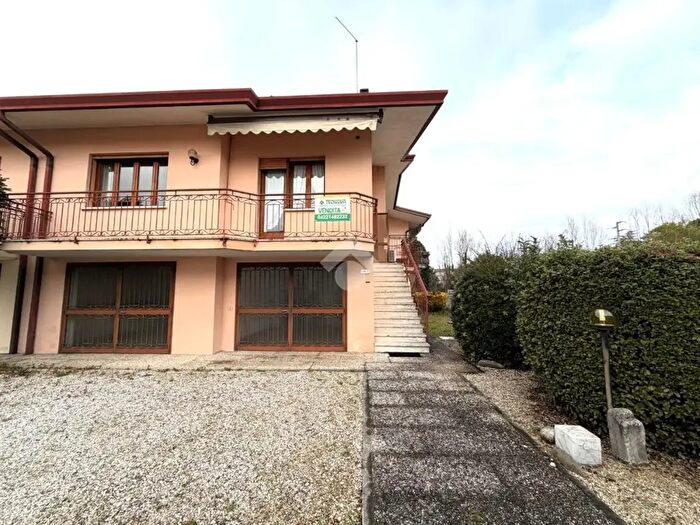 Casa quadrilocale in vendita in Strada Vicinale delle Corti, Treviso