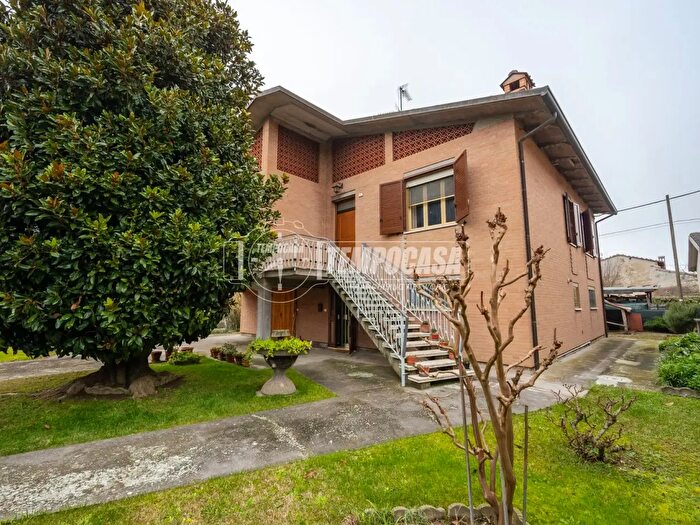 Casa con 6 locali in vendita in Via Edmondo Fuschini, Argenta