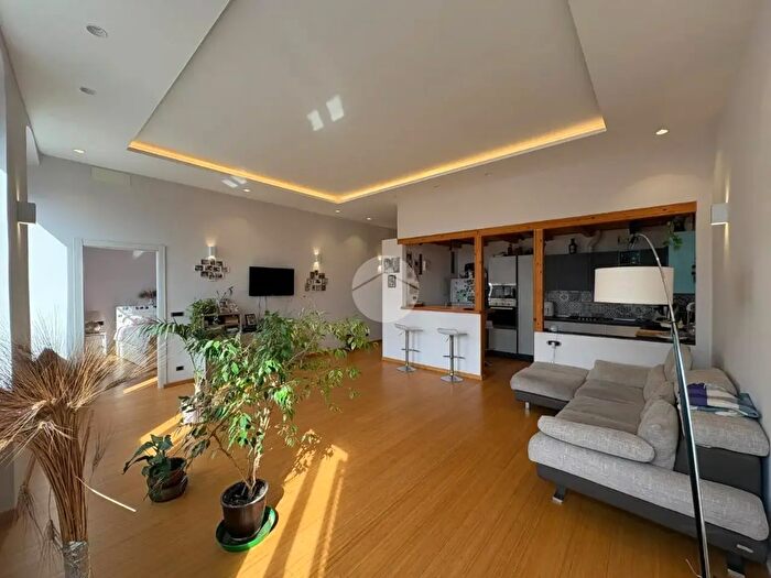 Appartamento quadrilocale in vendita in Via Sampierdarena, Genova