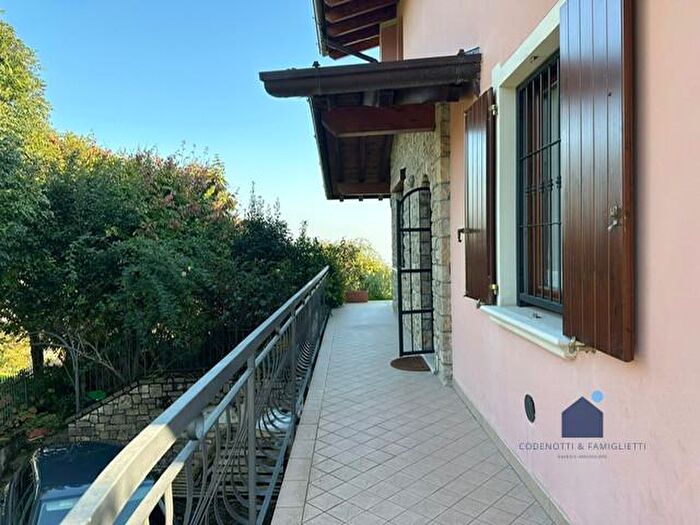 Casa quadrilocale in vendita in Vicolo dei Mille, Serle
