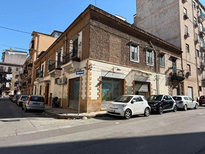Appartamento quadrilocale in vendita in Via Generale Giuseppe Sirtori, Palermo