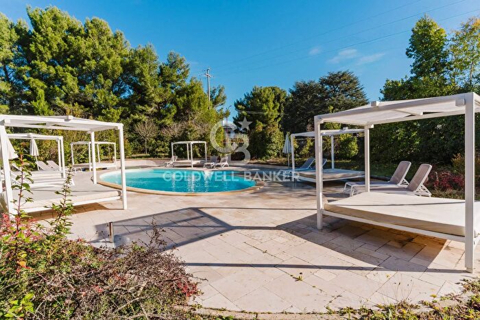 Casa con 17 locali in vendita in Viale Arsilio, Fasano