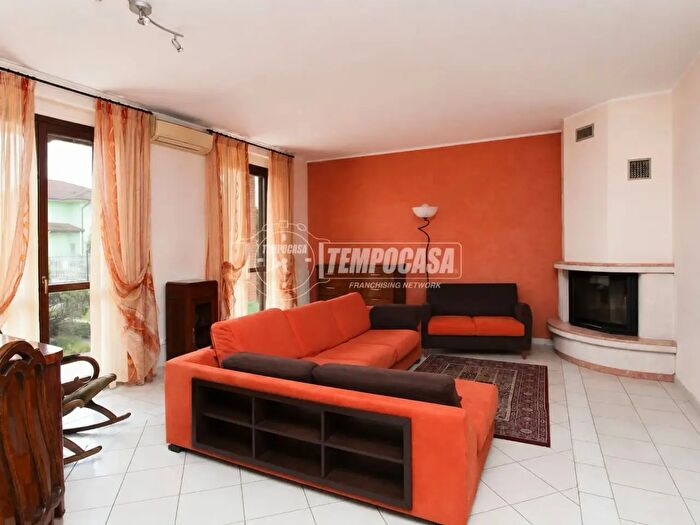 Casa quadrilocale in vendita in Garbagna Novarese