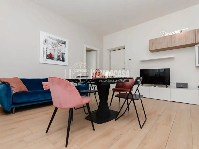 Appartamento trilocale in vendita in Via Luigi Galvani, Milano
