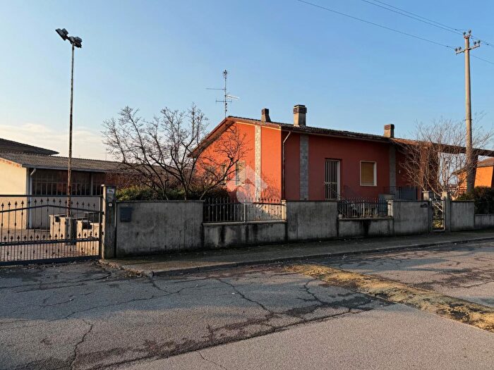 Casa monolocale in vendita in Via Striaga, Leno