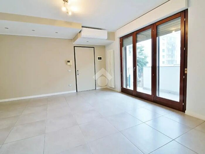 Appartamento trilocale in vendita in Via Giovanni Amendola, Voghera