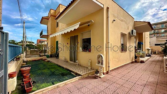 Casa con 5 locali in vendita in Via Servi di Maria, Siracusa