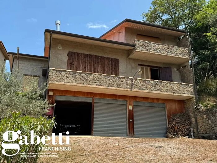 Casa quadrilocale in vendita in Contrada Valle Bruca, Sant'Agata Di Militello