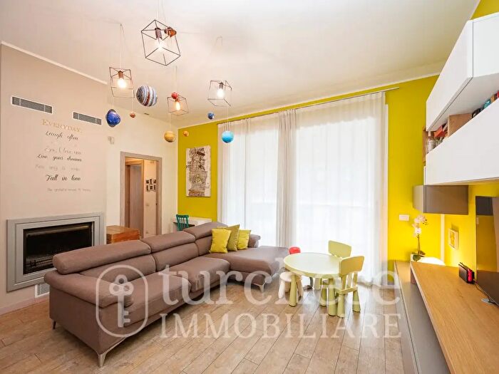 Appartamento quadrilocale in vendita in Piazza Umberto I, Nembro