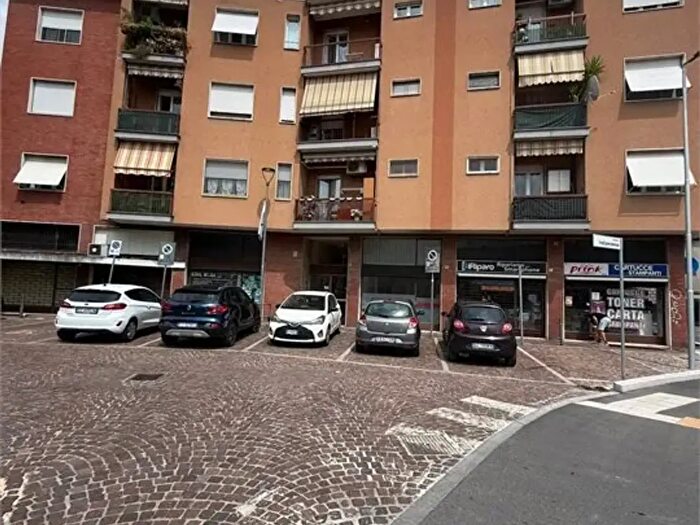Appartamento trilocale in vendita in Piazzale Indipendenza, Bollate