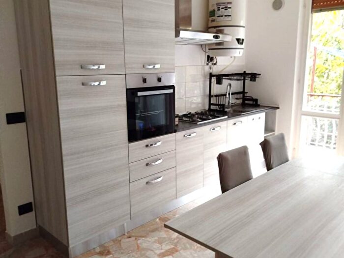 Appartamento trilocale in affitto in Via Francesco Crispi, Lavagnola Santuario Montemoro, Savona