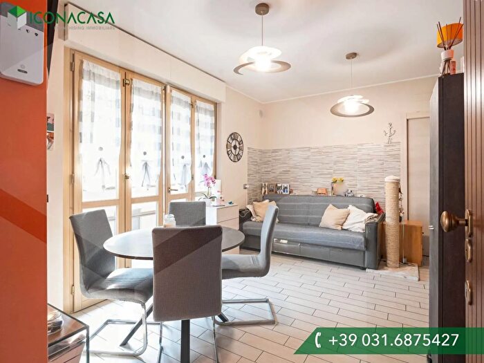 Appartamento bilocale in vendita in Via Giovanni Pascoli, Carugo