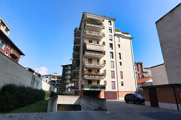 Appartamento bilocale in vendita in Viale Certosa, Milano