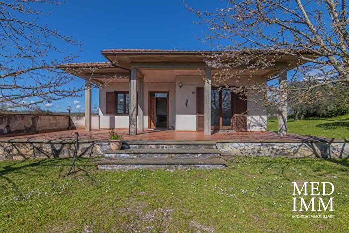 Casa con 9 locali in vendita in Strada Pian Rocheto, Viterbo