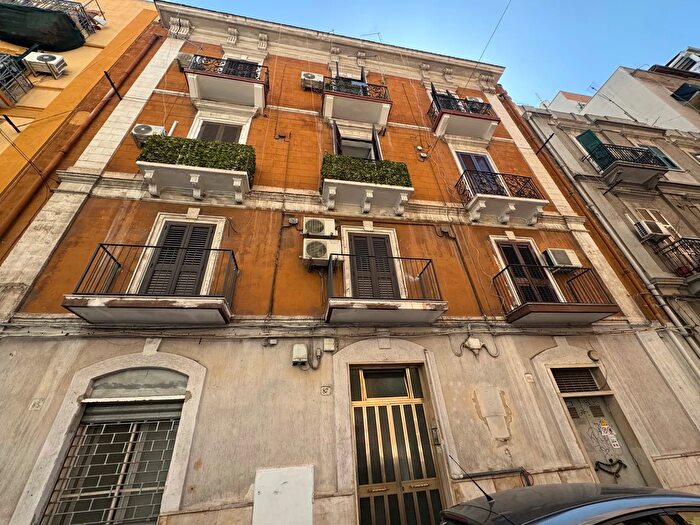 Appartamento quadrilocale in vendita in Via Leonida, Taranto