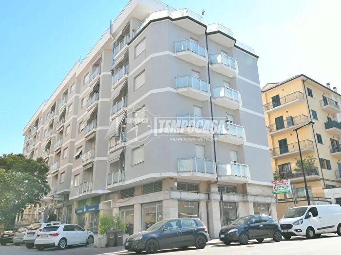Appartamento quadrilocale in vendita in Via Osimo, Ascoli Piceno