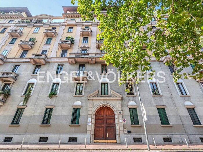 Appartamento trilocale in affitto in Viale Mugello, Porta Vittoria, Milano