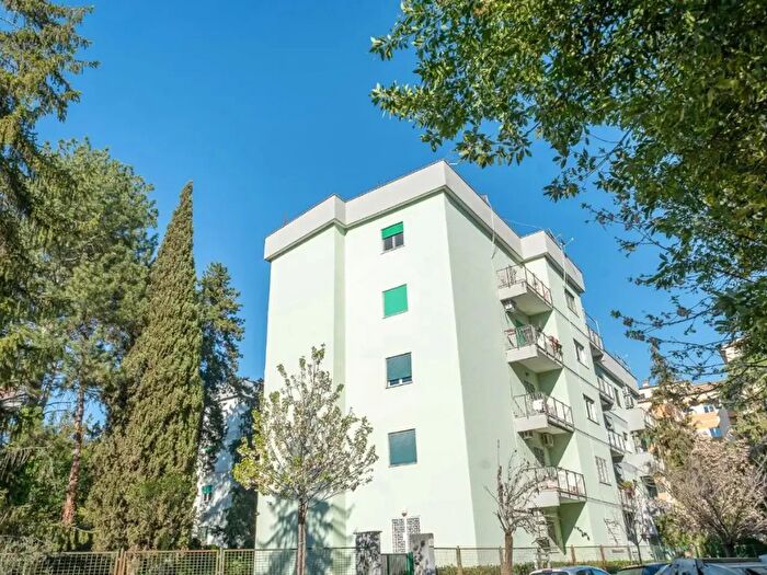 Appartamento trilocale in vendita in Via Ivanoe Bonomi, Roma