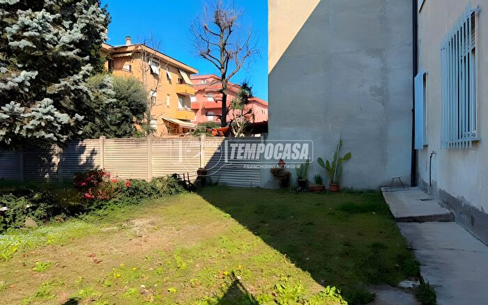 Casa con 6 locali in vendita in Via Fattori Giovanni, Seregno