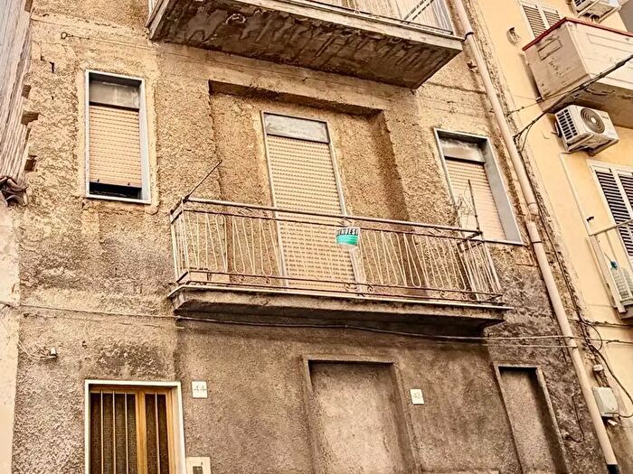 Casa con 8 locali in vendita in Via Gorizia, Lentini