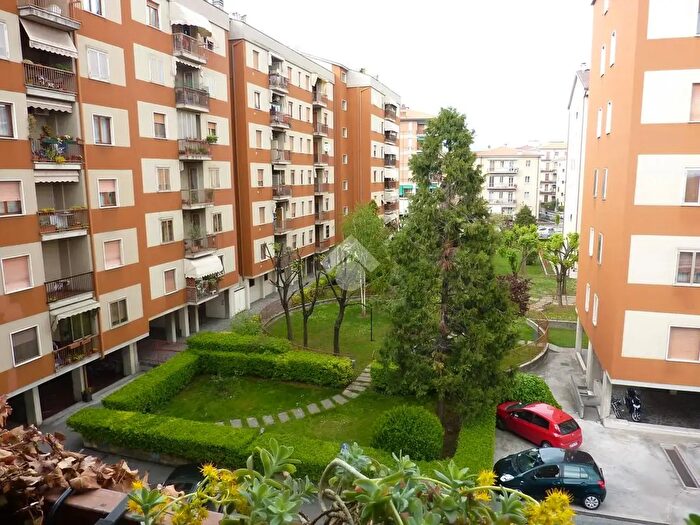 Appartamento con 5 locali in vendita in Via Belviglieri, Verona