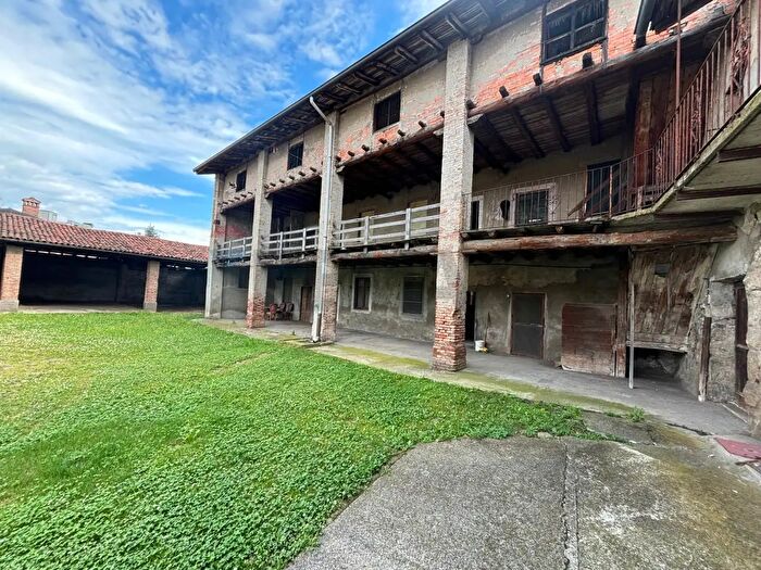 Appartamento con 10 locali in vendita in Dalmine