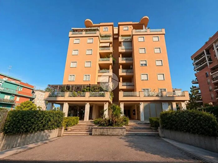 Appartamento trilocale in vendita in Via del Pianeta Venere, Roma