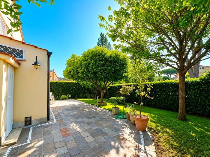 Casa con 5 locali in vendita in Viale Alessandro Magno, Roma