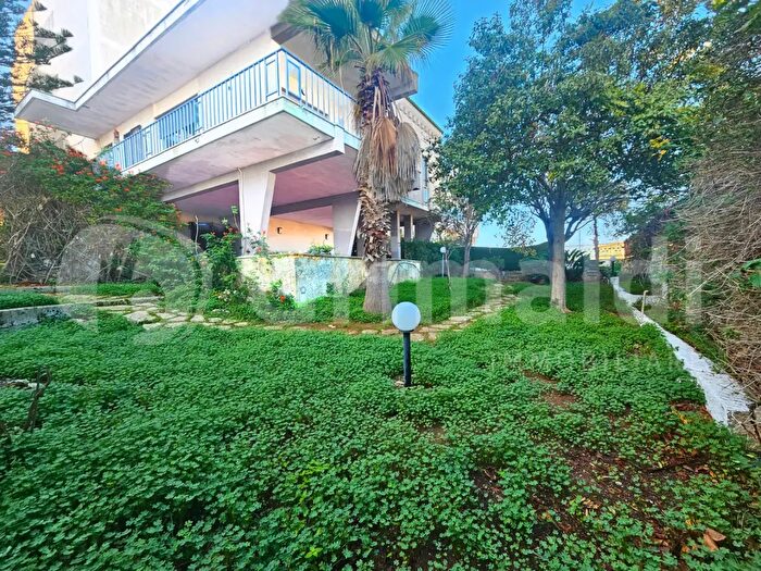 Casa con 6 locali in vendita in Via Trento, Gallipoli