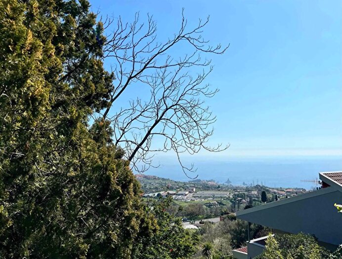 Appartamento con 5 locali in vendita in Via a Rapisarda Valverde, Valverde