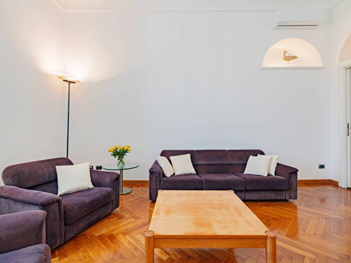 Appartamento trilocale in affitto in Via San Marco, Turati, Milano