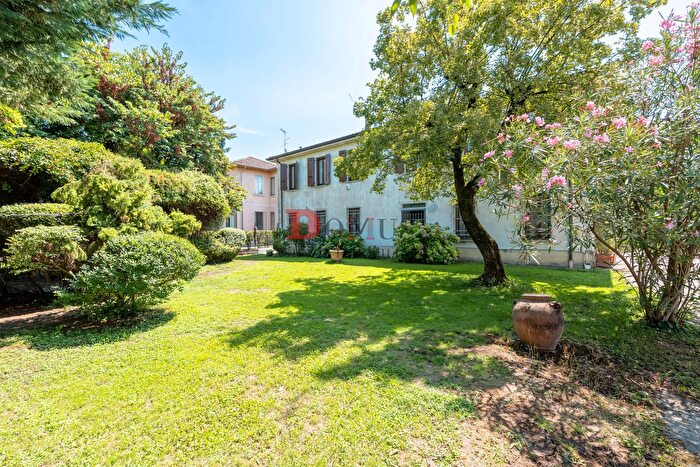 Casa con 6 locali in vendita in Via Roma, Curtatone