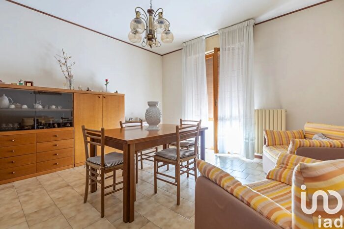 Appartamento quadrilocale in vendita in Via Roma, Rosora